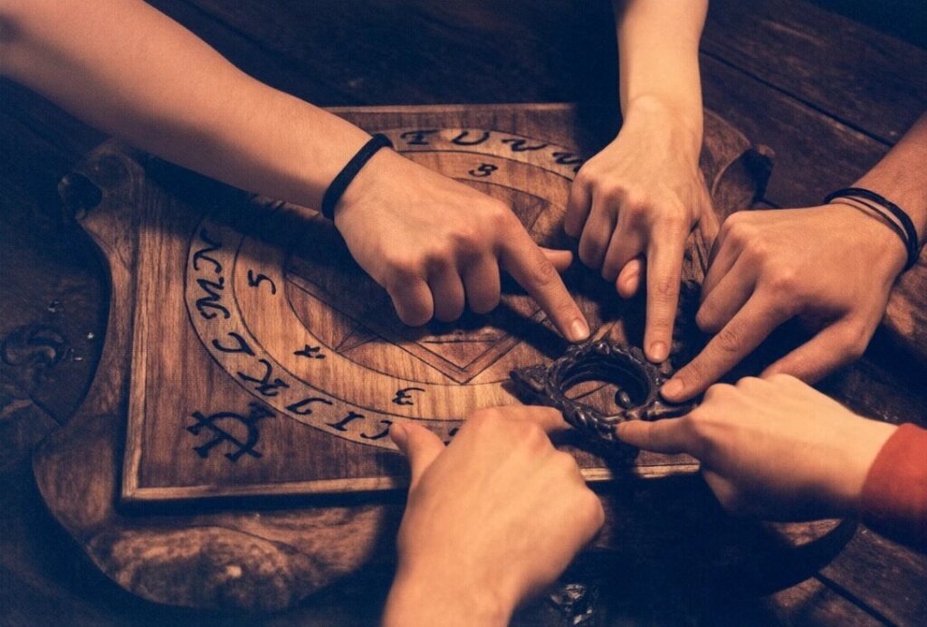 تخته احضار روح از کجا آمد؟