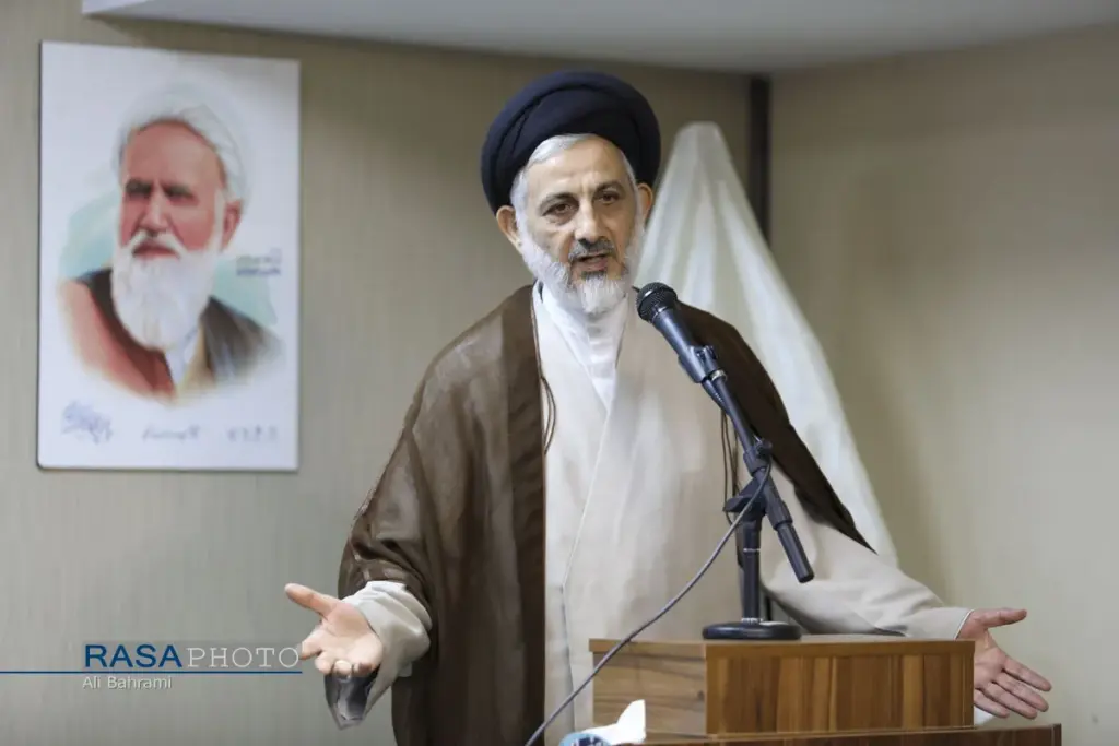 آیت‌الله حائری شیرازی با بیان شیوا و روح‌بخش، جوانان را به میدان انقلاب جذب می‌کرد