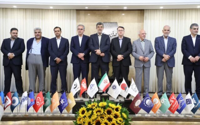 ۴۵ برگزیده صنعت، معدن و تجارت یزد تجلیل شدند