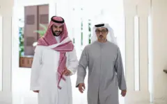 مشاور رئیس امارات: سفر وزیر دفاع عربستان به ابوظبی عمق روابط دو کشور را تایید می‌کند/ امنیت و سرنوشت امارات و عربستان مشترک است