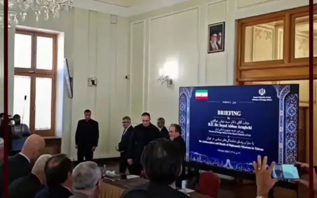 عراقچی: از همه ظرفیت‌های دیپلماتیک استفاده می‌کنیم+ فیلم