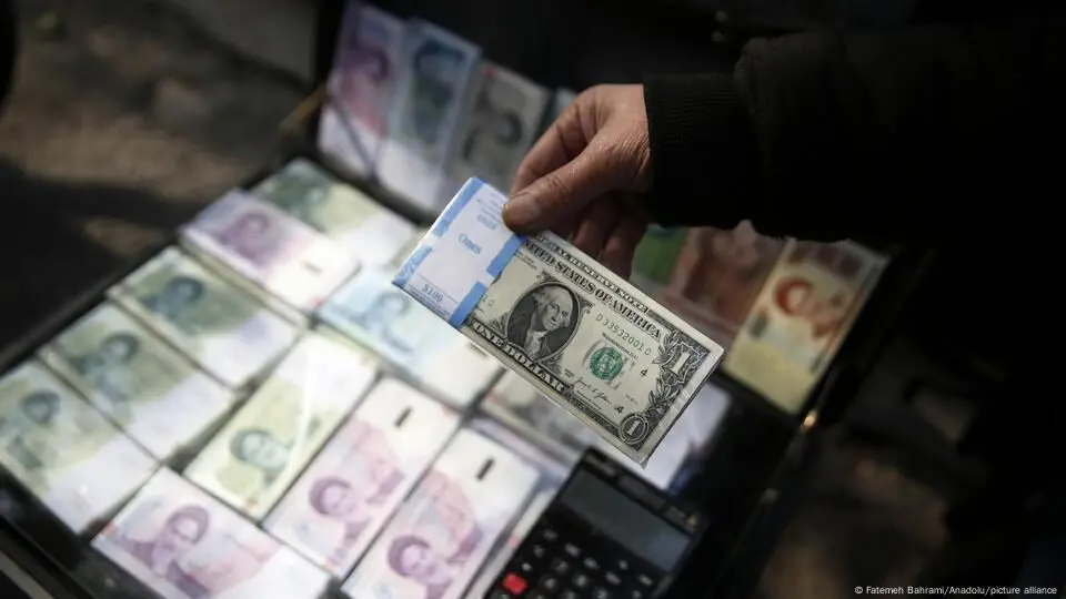 تغییرات نرخ ارز در مرکز مبادله؛ دلار صعودی، یورو نزولی