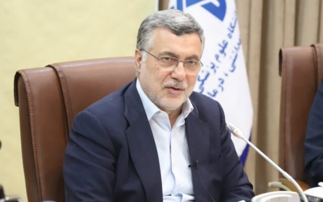 تقدیر روزنامه جمهوری اسلامی از وزیر بهداشت / او تلاش می کند مشکل کمبود دارو را برطرف کند