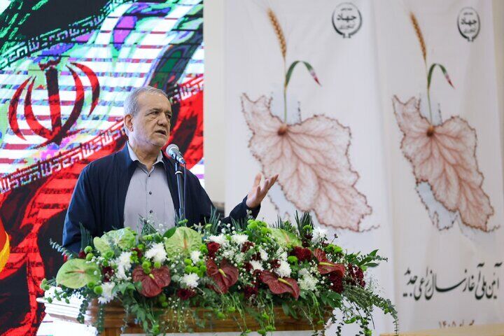 پزشکیان: نباید اجازه دهیم دلالان حاصل زحمت کشاورزان را بخورند