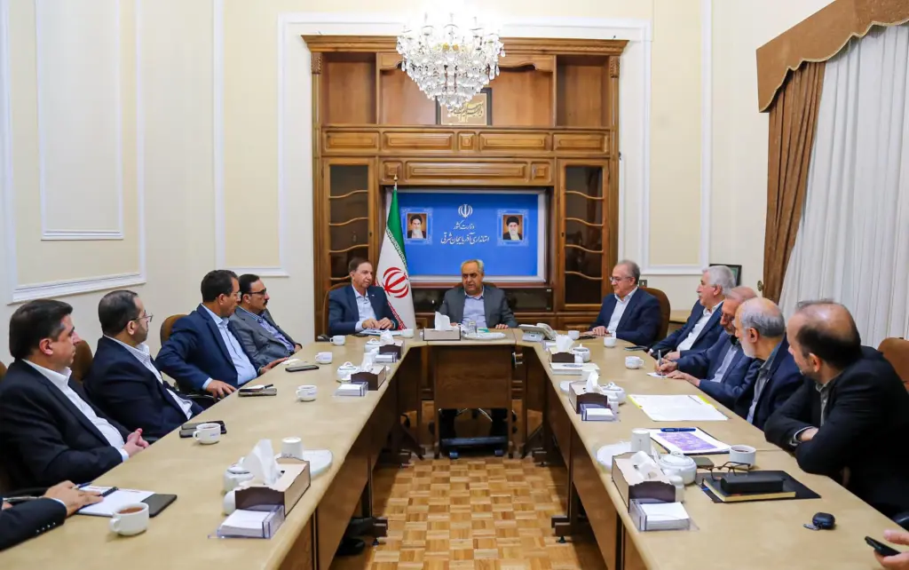استاندار آذربایجان شرقی: بانک دی در تأمین مالی طرح های پیشران آذربایجان شرقی نقش آفرینی کند