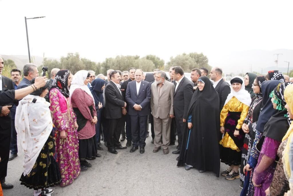 وزیر جهاد کشاورزی با استقبال مردم وارد طارم سفلی شد