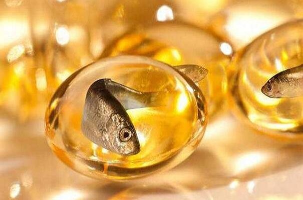 ماهی سالمون در برابر مکمل‌ روغن ماهی؛ کدام‌یک برای سلامت مغز بهتر است