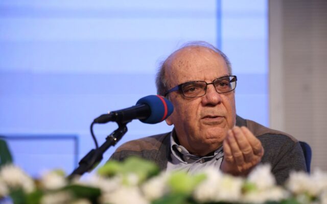 از نقد استقبال کنید و در بند سانسور نمانید