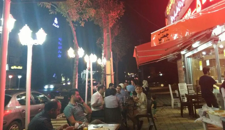 پلیس اماکن: خیابان‌های سنایی و ایرانشهر تهران به محلی برای دوردور و بساط‌گستری تبدیل شده / ارائه قلیان و اجرای موسیقی زنده در کافه‌ها ممنوع است