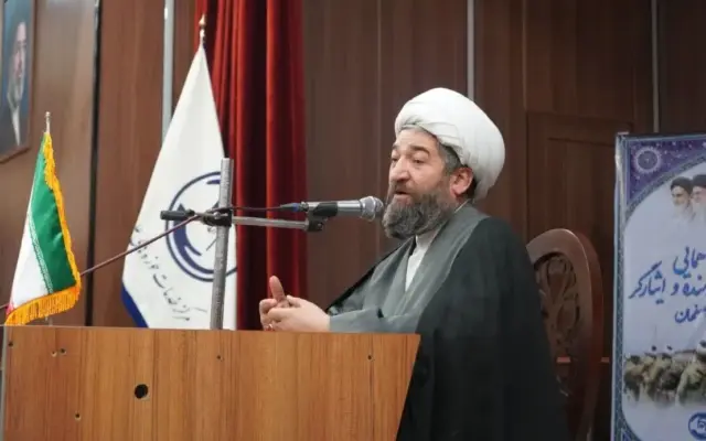 روحانیون باید جایگاه خود را در مسیر هدایت مردم حفظ کنند