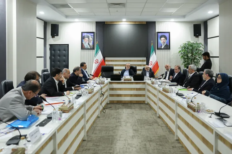 تأکید پزشکیان بر تنوع‌بخشی به مسیر‌های تأمین کالا‌های اساسی، رفع موانع تجاری و استفاده حداکثری از شبکه ریلی