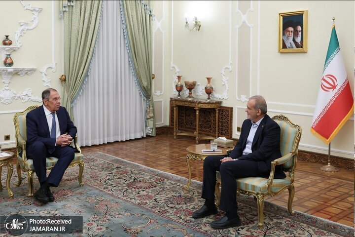 پزشکیان: ایران هیچ اختلاف بنیادینی با کشورهای منطقه ندارد و آماده حلوفصل مسائل از مسیر گفتوگو است / مداخلات و سیاستهای تفرقهافکنانه آمریکا عامل اختلاف و بیثباتی در منطقه است