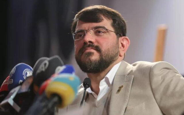 تهیه کننده گاندو هم به جبلی و جلیلی تاخت؛ خدایی که خرمشهر را آزاد کرد صدا و سیما را نیز از دست شما آزاد کند/ می‌تازید برای خودتان؟!