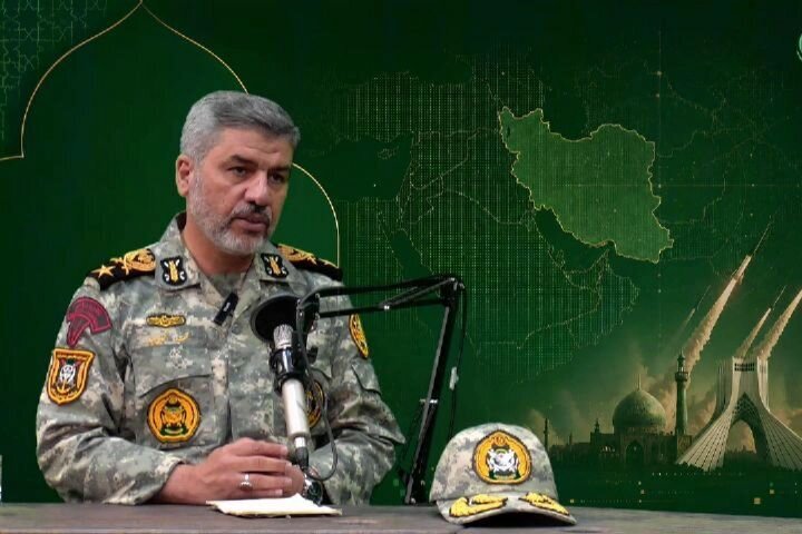 عقب نشینی ناوهای آمریکایی به ۵۰۰۰ کیلومتری از سواحل ایران به روایت سخنگوی ارتش/ کنترل غرب تنگه هرمز با سپاه و شرق آن با ارتش است