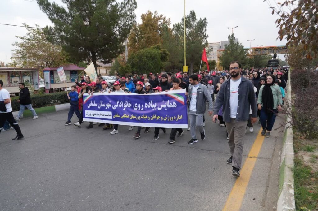 همایش بزرگ پیاده‌روی خانوادگی «صبح و نشاط» در سلماس برگزار شد