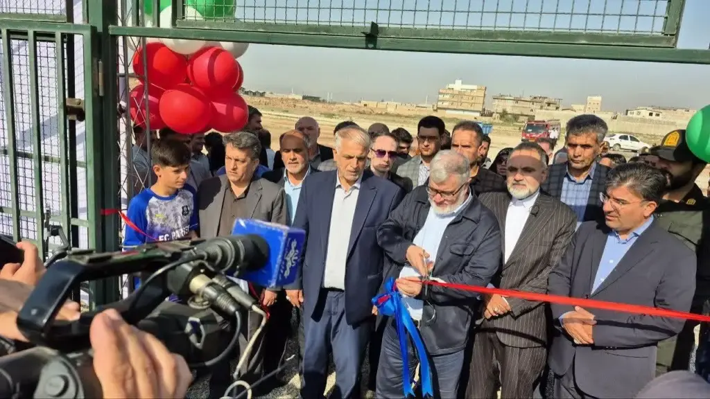 با حضور استاندار تهران؛ زمین چمن مصنوعی فرون‌آباد با اعتبار ۳۲۰ میلیارد ریال افتتاح شد