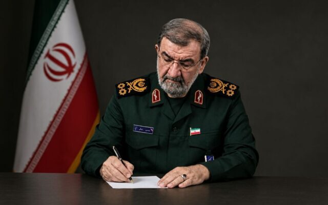 محسن رضایی درگذشت پدر امیر سپهبد شهید موسوی را تسلیت گفت