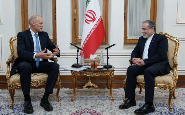 عراقچی: ایران در دفاع از حاکمیت ملی و تمامیت ارضی خود درنگ نمی‌کند