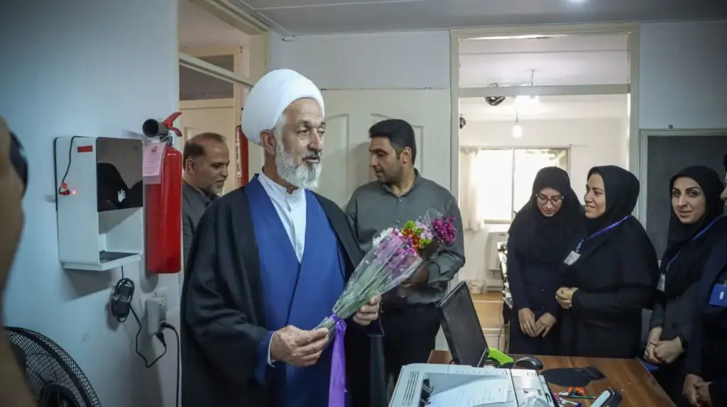 پرستاران نماد ایثار خاموش و آرامش جامعه هستند
