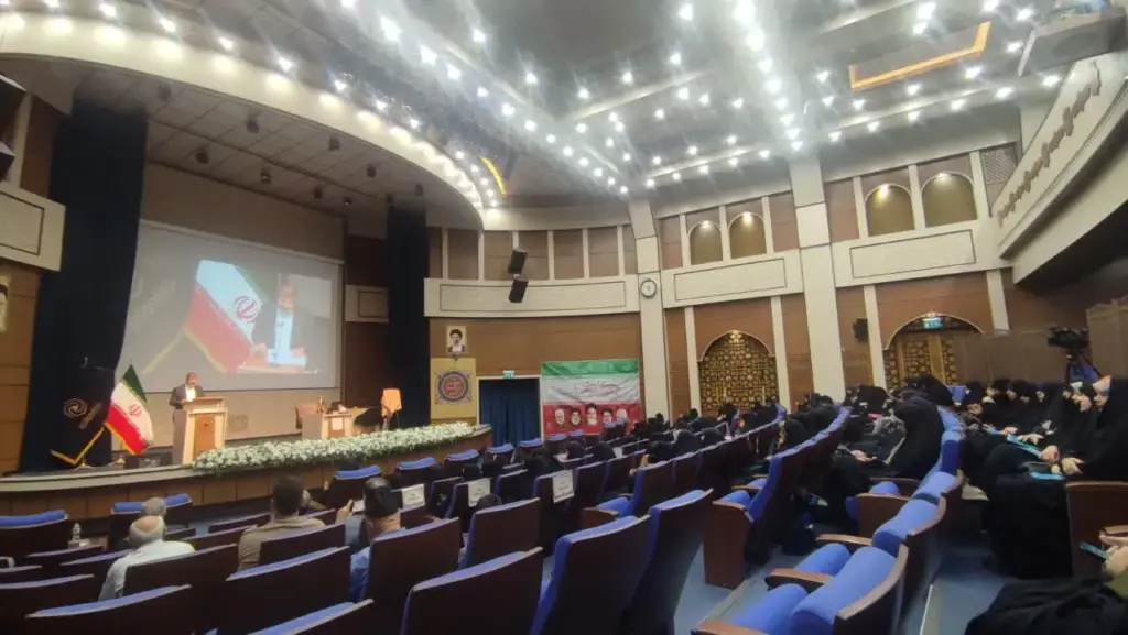 درخشش بانوان پژوهشگر حوزه‌های علمیه در هجدهمین جشنواره بانوی کرامت + اسامی