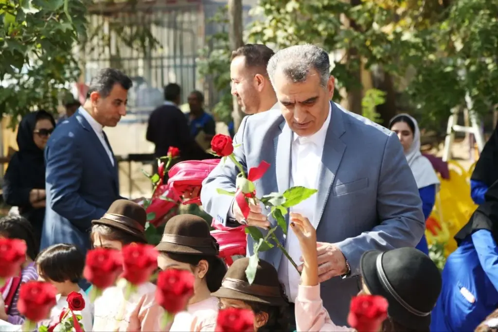 فدراسیون انجمن‌های ورزش‌های رزمی در کنار کودکان شیرخوارگاه آمنه