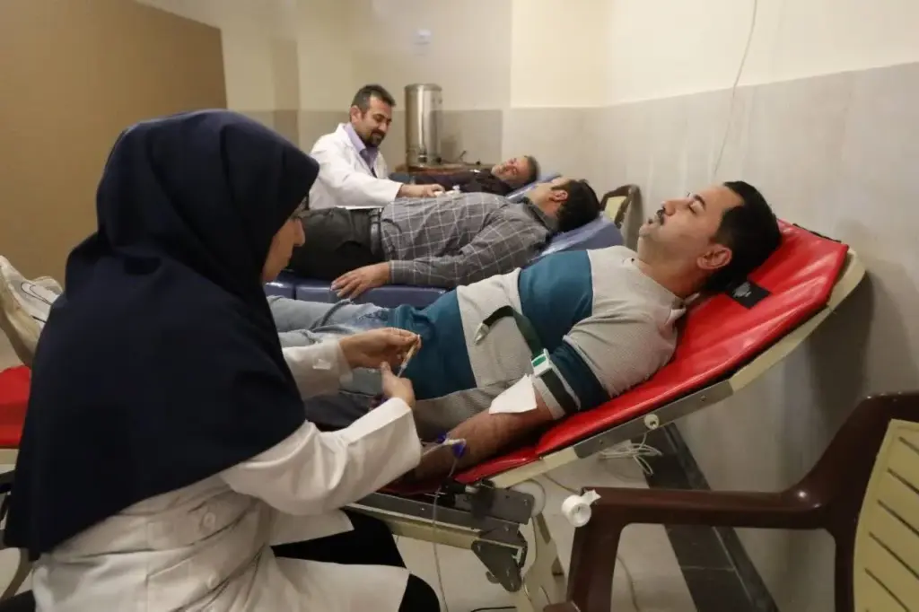 اهدای خون کارکنان آبفای قزوین برای نجات جان بیماران