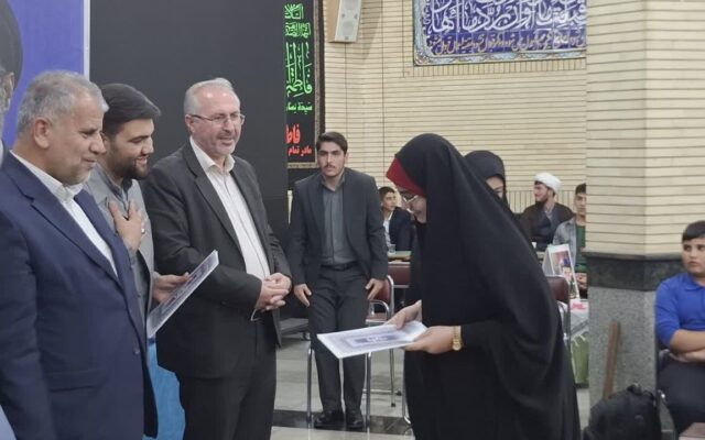 تجلیل از برگزیدگان مسابقات قرآن، عترت و نماز دانش‌آموز‌ی در آذربایجان غربی