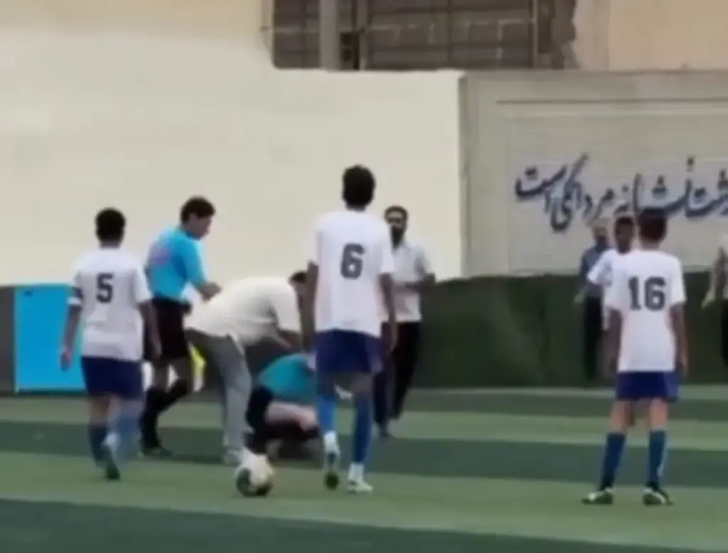 بازهم فاجعه در فوتبال پایه؛ کتک زدن داور این بار در اصفهان