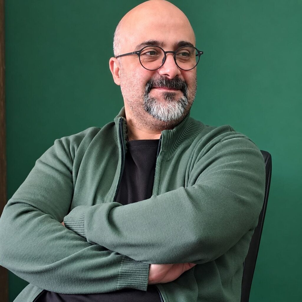 «سرزمین من» صاحب دبیر شد