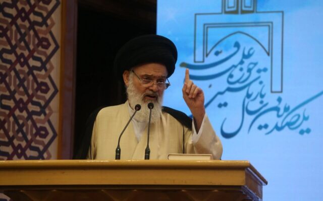 امام جمعه قم: صرف وجود کالا در فروشگاه‌ و سوپرمارکت‌ها به معنای تأمین نیاز جامعه نیست/ مردم عراق به خروج نیروهای ایرانی و انحلال حشد شعبی اعتنا نکنند
