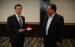 اعطای عالی‌ترین نشان افتخار اتحادیه اقتصادی اوراسیا به وزیر صنعت