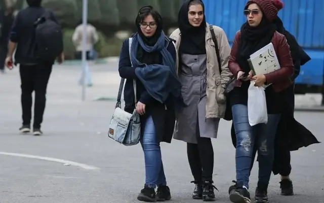 رئیس دانشگاه تهران: کارگروه حجاب در دانشگاه تهران تشکیل شده تا با دعوت محرمانه از دانشجویان، پیش از ارجاع موارد به شورای انضباطی، برای حل موضوع تلاش کند