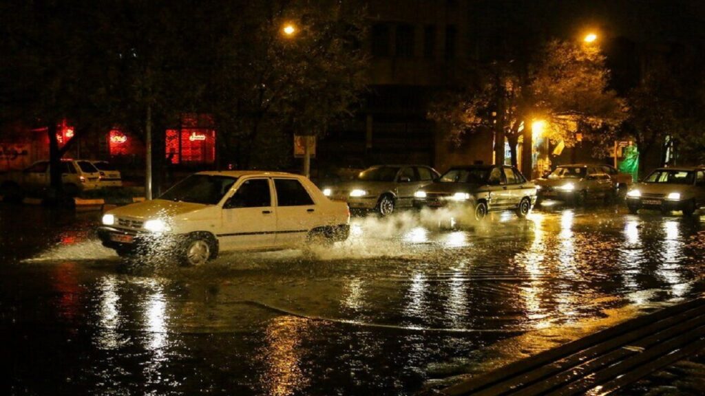بارش شدید باران و رعد و برق در گلستان/ آبگرفتگی در شهرها
