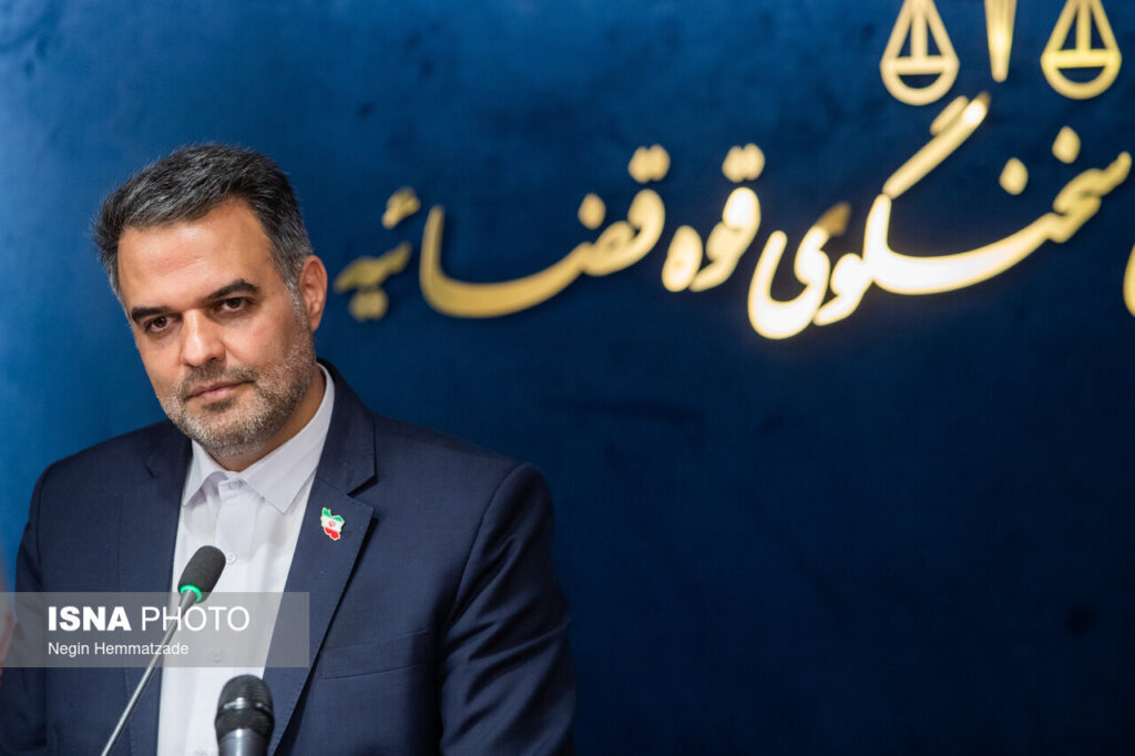 سخنگوی قوه قضائیه: برای برخی مسئولان دولتی و یک معاون وزیر در پرونده کارت‌های بازرگانی پرونده قضائی تشکیل شد / فقط ۱۳ بانک کفایت سرمایه دارند