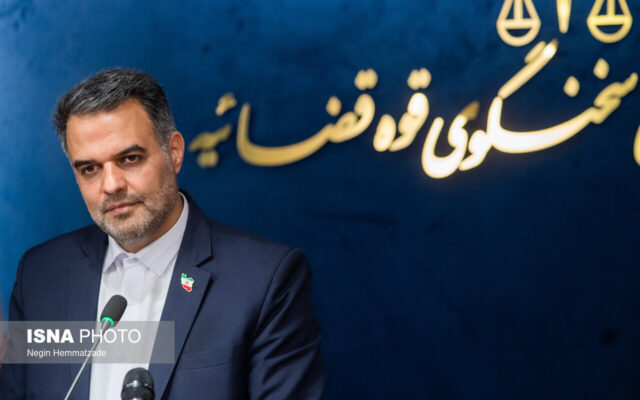 سخنگوی قوه قضائیه: برای برخی مسئولان دولتی و یک معاون وزیر در پرونده کارت‌های بازرگانی پرونده قضائی تشکیل شد / فقط ۱۳ بانک کفایت سرمایه دارند