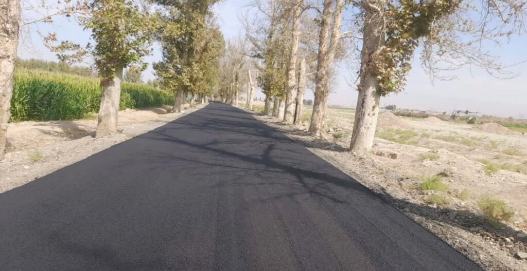 آسفالت جاده روستای قشلاق در بخش جلیل آباد شهرستان پیشوا