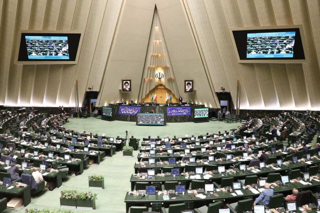 حاشیه های جلسه علنی مجلس: از اختلال اینترنت بعضی نمایندگان تا اعتراض آتشین کوچک زاده