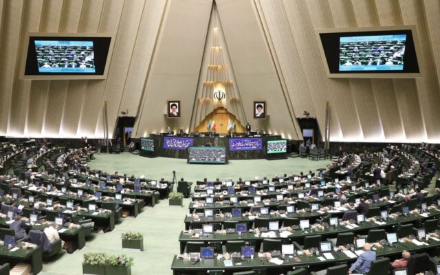حاشیه های جلسه علنی مجلس: از اختلال اینترنت بعضی نمایندگان تا اعتراض آتشین کوچک زاده
