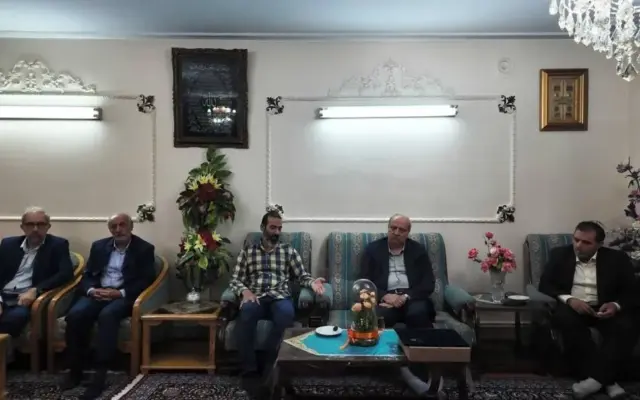دیدار معاون وزیر ورزش با خانواده شهیدان ورزشکار فاطمه و فائزه محمدی نصرآبادی