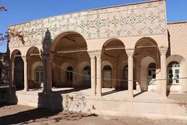 عمارت شرکت فرش کرمان؛ یک دهه وعده و بلاتکلیفی
