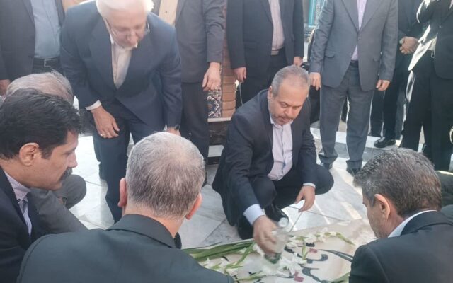 ادای احترام وزیر فرهنگ و ارشاد اسلامی به شهید گمنام در مصلی امام خمینی ره بجنورد