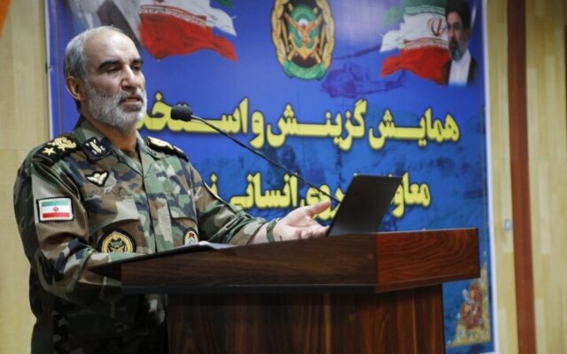 فرمانده نیروی زمینی ارتش بر ضرورت شناسایی جوانان شایسته برای خدمت در ارتش تاکید کرد