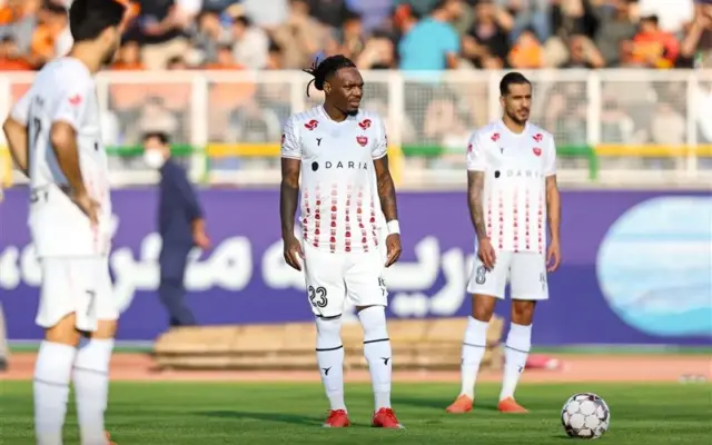 پیروزی پرگل پرسپولیس مقابل مس ۱۰ نفره/ سرخ‌ها از رقبا فاصله گرفتند