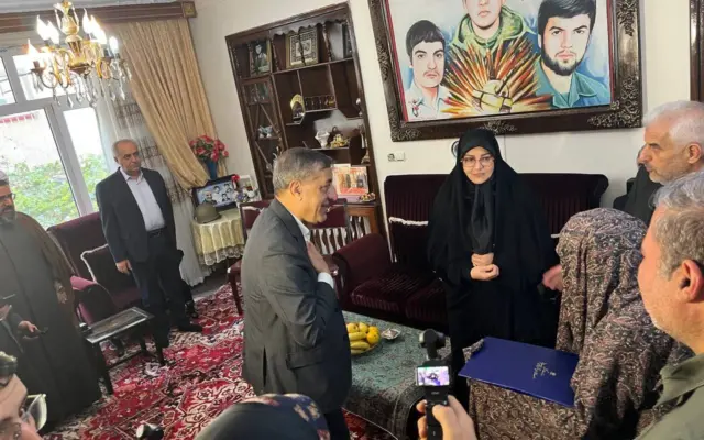 دیدار معاون اجرایی رئیس‌جمهور با خانواده شهیدان محمدپور صبور
