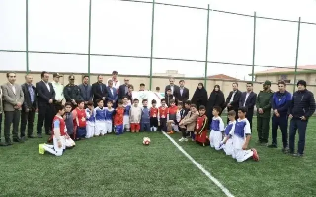 زمین چمن مصنوعی مدرسه امام حسن مجتبی(ع) آبی‌بیگلو افتتاح شد/ نقش موثر ورزش در سلامت جسم و روح دانش‌آموزان