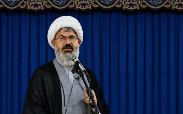 نگرانی امام جمعه کاشمر از کاهش فرزندآوری: امسال ۱۰۰ هزار دانشآموز کمتر از سال قبل وارد کلاس شد/ خانواده دارای فرزند نباید منتظر دریافت زمین بماند