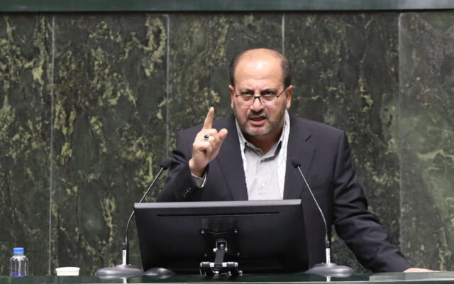 افزایش دستمزد کارگران متناسب با تورم را نباید به استیضاح وزیر کار گره زد / تورم در هزینه‌های معیشتی از ۱۰۰ درصد فراتر رفته است