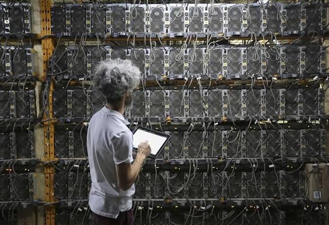 ماینرهای غیرمجاز در اهواز توقیف شدند؛ جمع‌آوری بیش از ۲۲ هزار انشعاب برق غیرمجاز