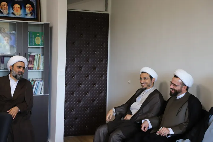 دیدار کادر مدرسه علمیه سالار شهیدان با مدیر حوزه علمیه آذربایجان شرقی