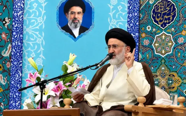 حفظ انسجام جامعه در برابر توطئههای دشمن ضروری است